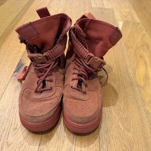 Men’s Nike SF Air Force 1 High
Dusty Peach Size 8